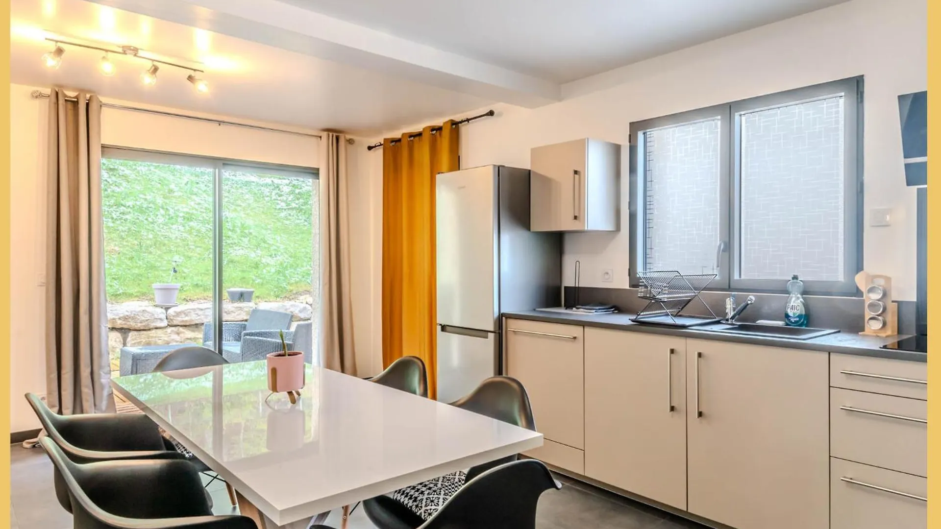 Chic Vanilla Home, Maison Moderne Entre Annecy Et Geneve 0*, Cruseilles France
